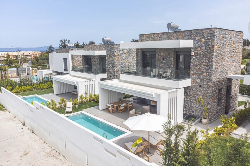 Property building, Pool view, Swimming pool