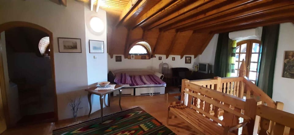 Bed, Seating area