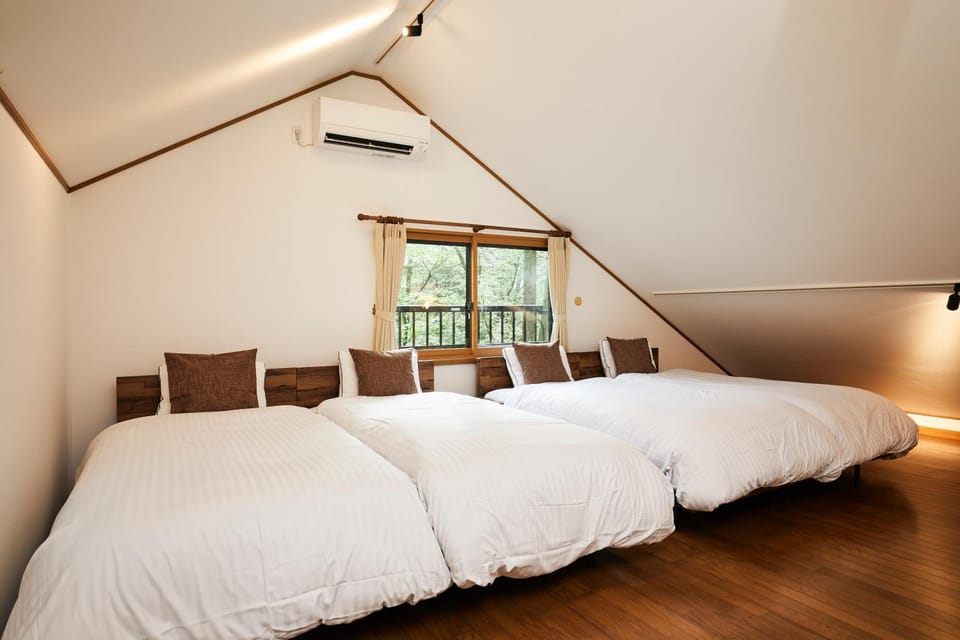 Bed, Bedroom, air conditioner