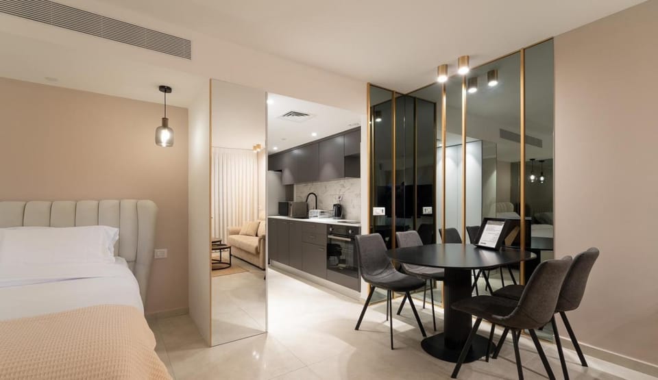 Bed, Kitchen or kitchenette, Living room