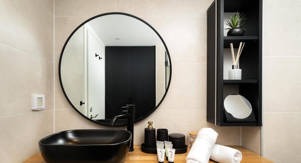 Bathroom, towels