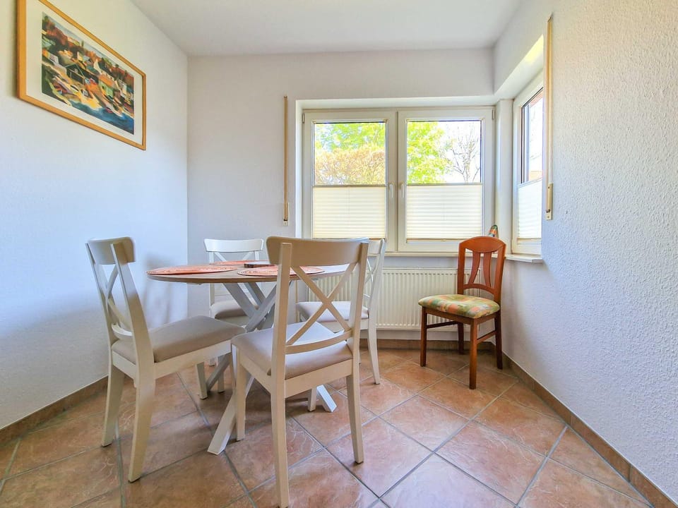 Dining area, kitchen