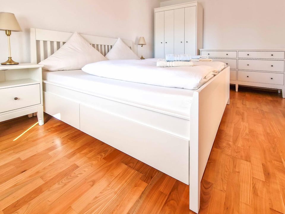Bed, Bedroom, wardrobe