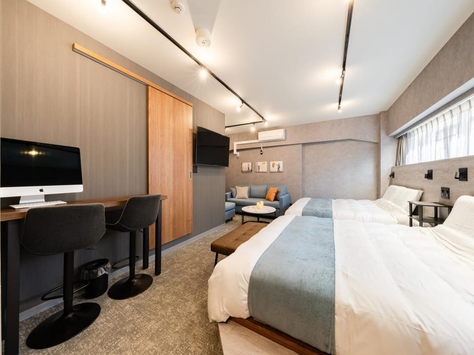 Bed, TV and multimedia, Living room, Photo of the whole room, Bedroom, air conditioner