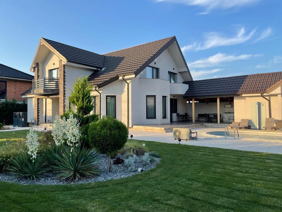 Property building, Garden