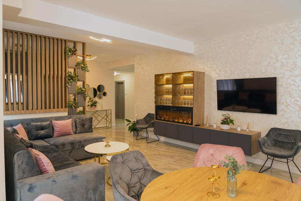 Communal lounge/ TV room, TV and multimedia, Living room, Seating area, Evening entertainment, fireplace