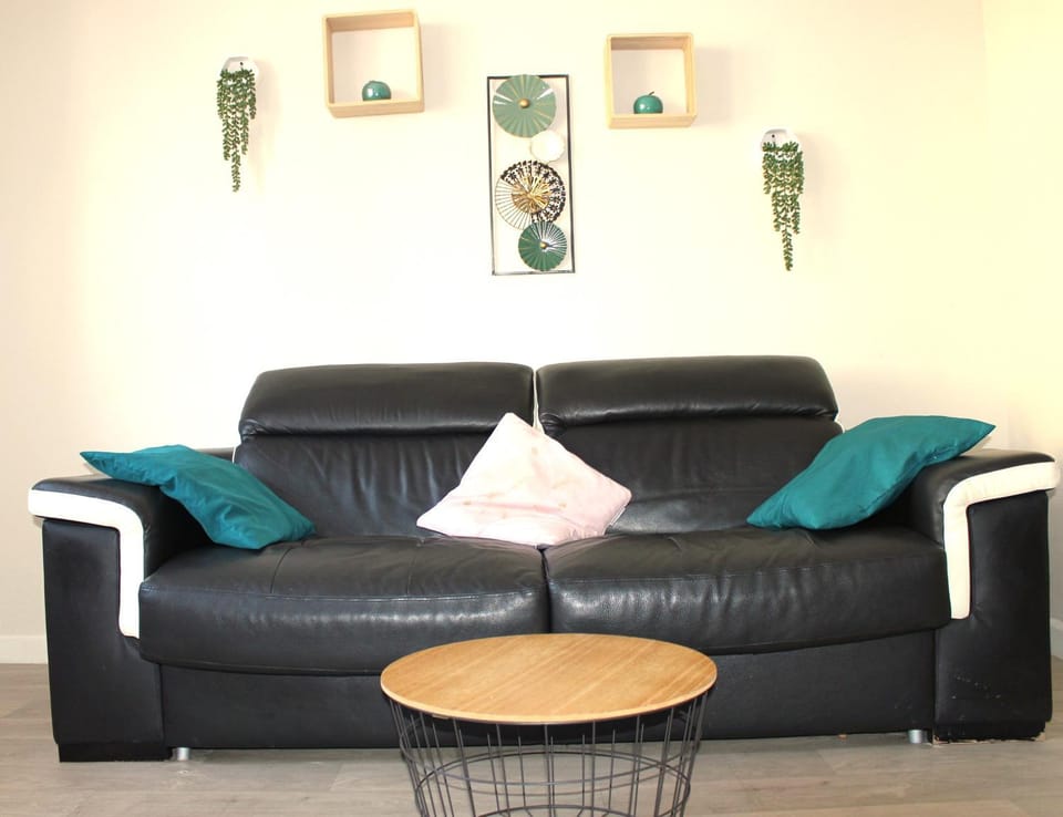 Communal lounge/ TV room, Living room, Seating area