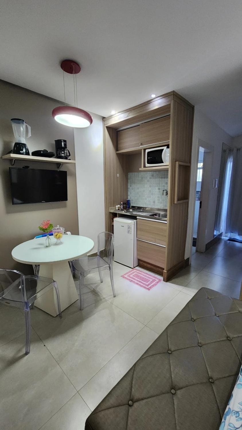 Kitchen or kitchenette, minibar, stove, toaster