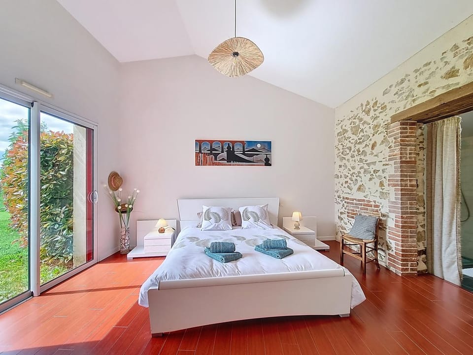 Bed, Photo of the whole room, Bedroom, Garden view, towels
