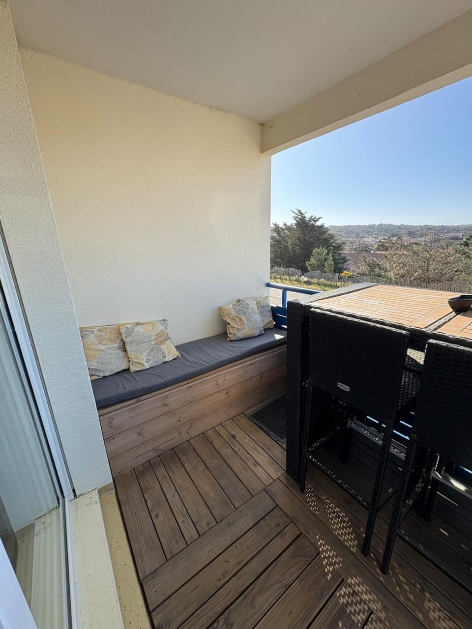 View (from property/room), Balcony/Terrace, Dining area