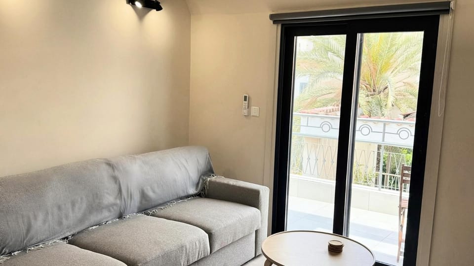 Patio, View (from property/room), Balcony/Terrace, Living room, Seating area