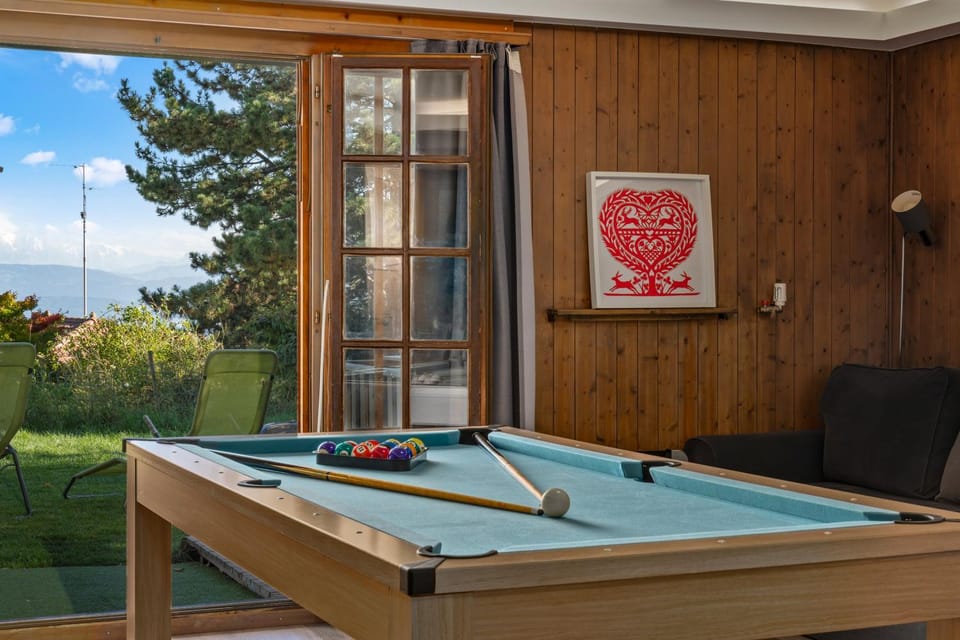 Game Room, View (from property/room), Living room, Garden view, Lake view, Landmark view, Mountain view, Family
