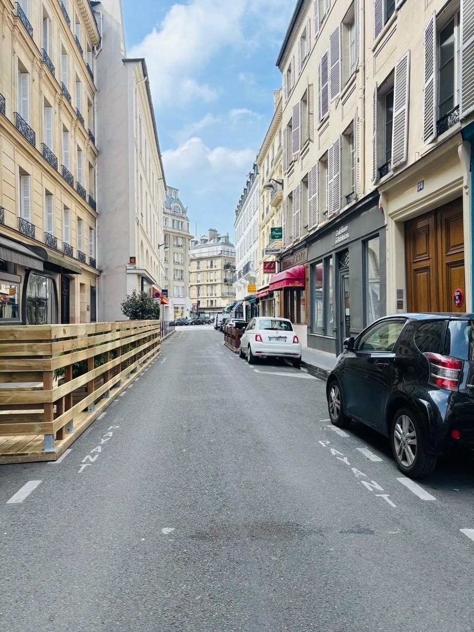 Property building, Day, Neighbourhood, City view, Street view