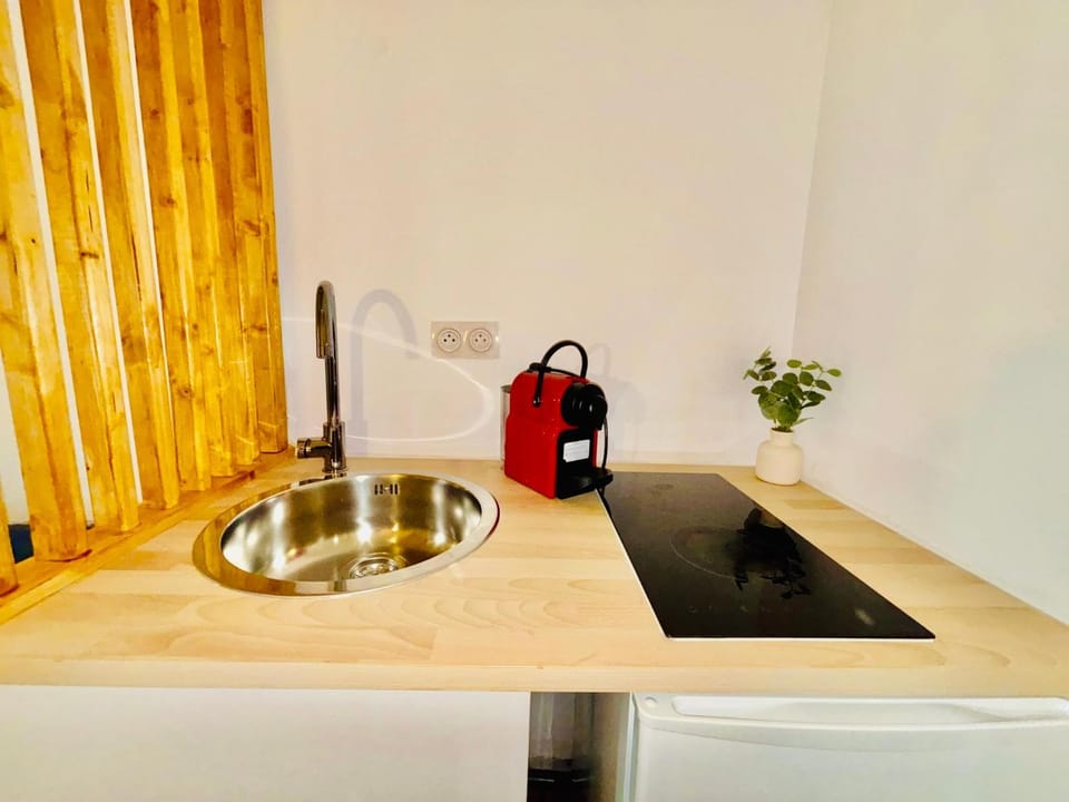 Kitchen or kitchenette, stove