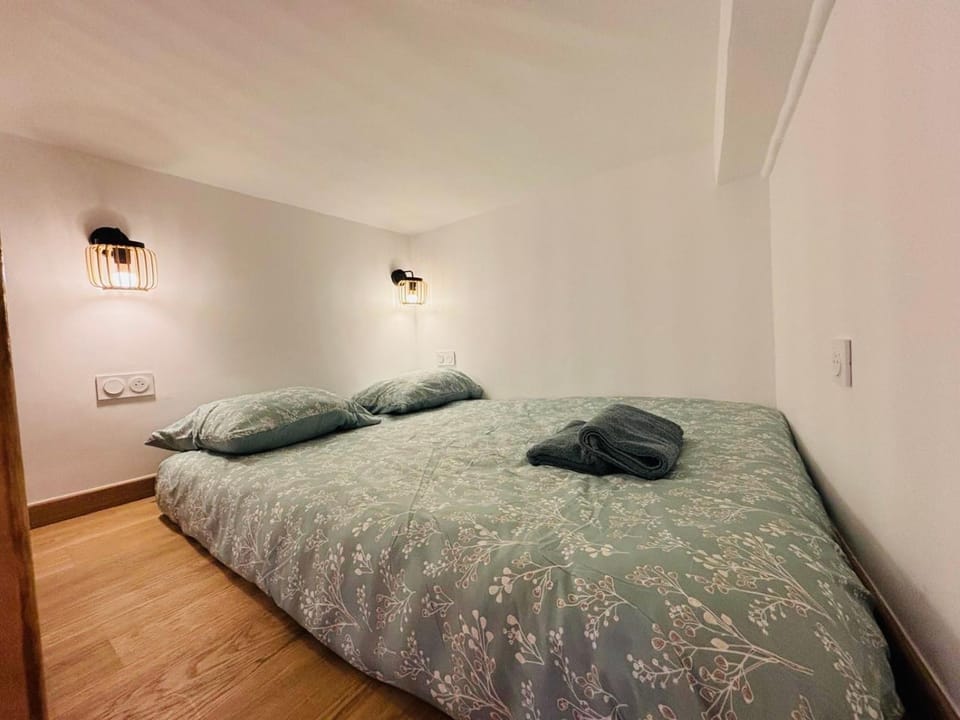 Bed, Photo of the whole room