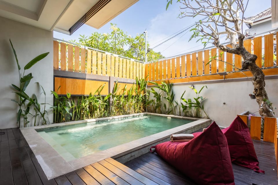 Pool view, Swimming pool, sunbed
