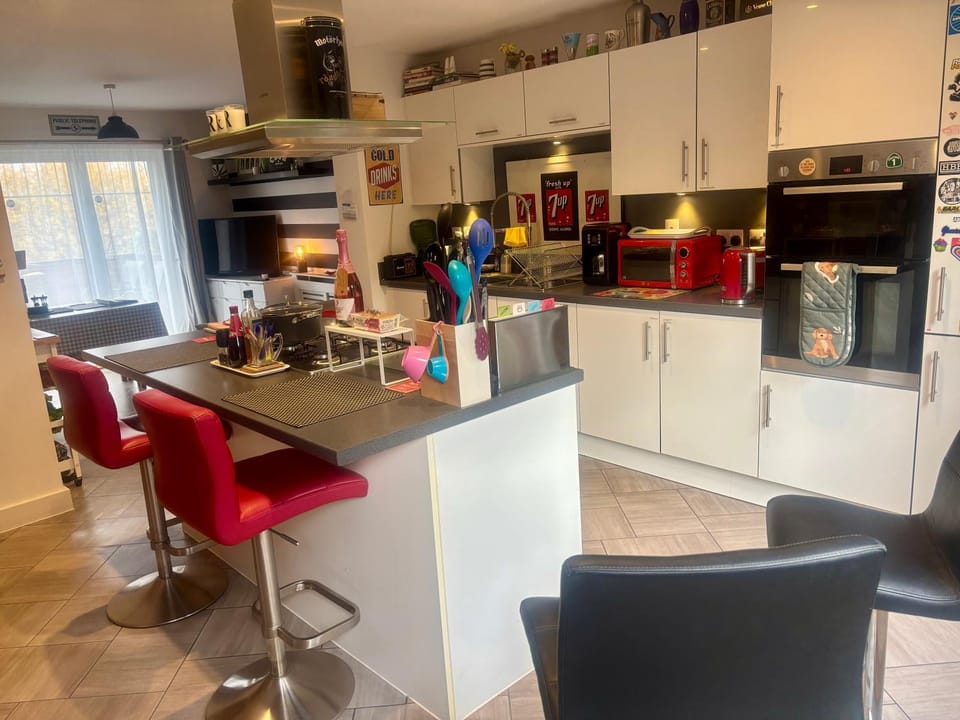 Kitchen or kitchenette, Dining area, dishwasher, oven, stove, toaster