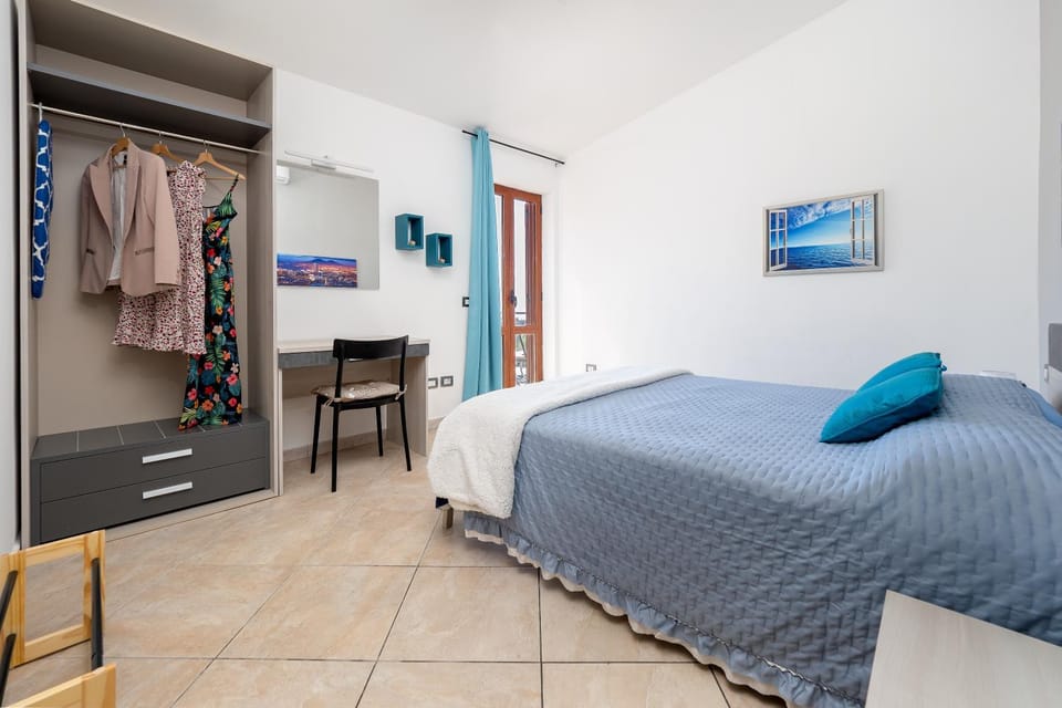 Bed, Photo of the whole room, Bedroom, wardrobe
