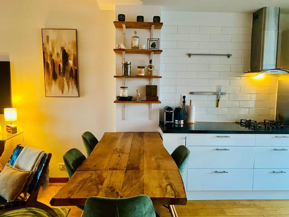 Coffee/tea facilities, Kitchen or kitchenette, Dining area