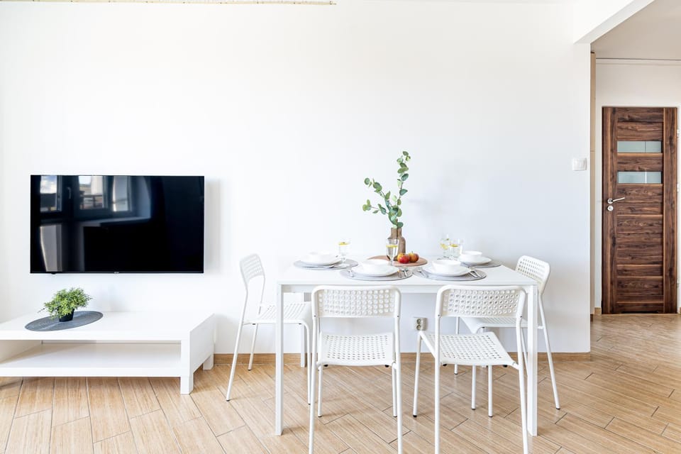 Communal lounge/ TV room, TV and multimedia, Living room, Dining area, Evening entertainment