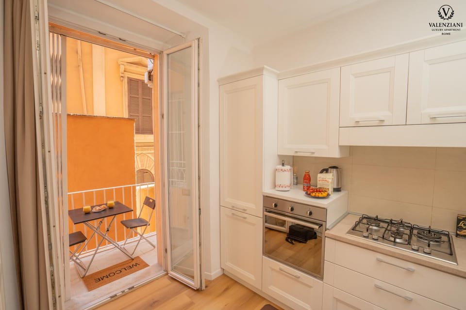 Facade/entrance, Balcony/Terrace, Kitchen or kitchenette, Dining area
