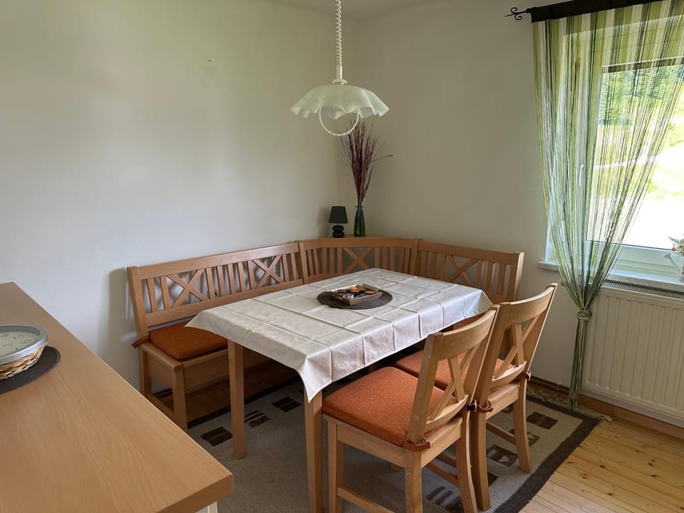 Seating area, Dining area