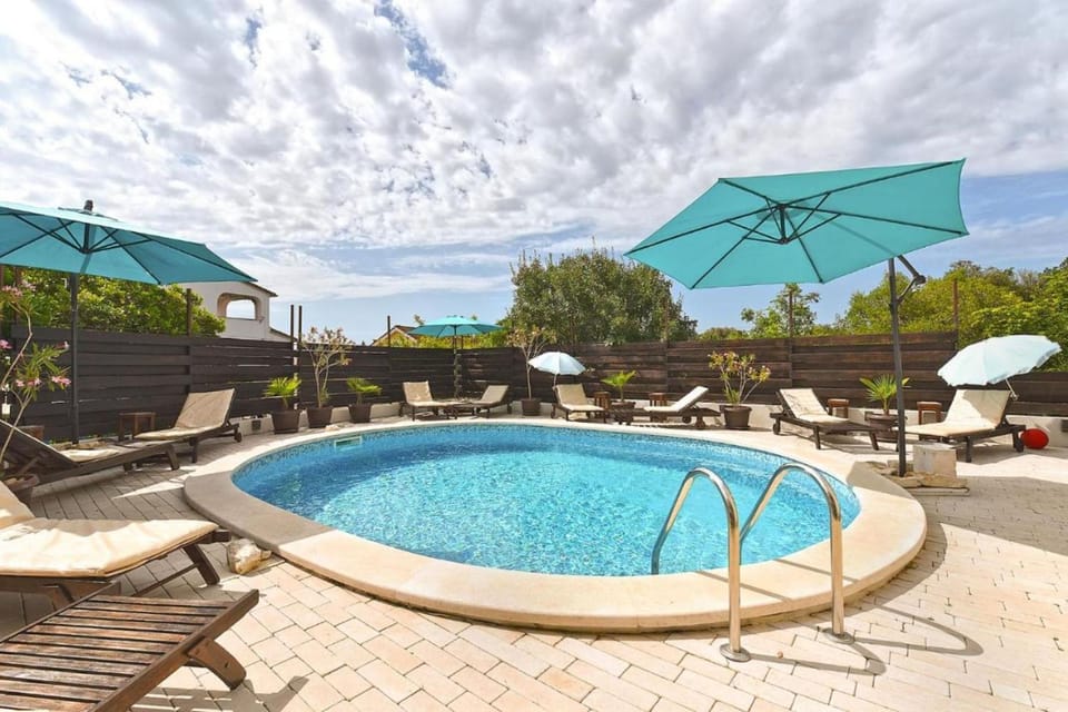 Pool view, Swimming pool