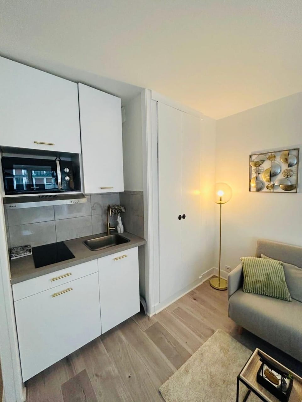 Kitchen or kitchenette, Seating area, pet friendly, stove