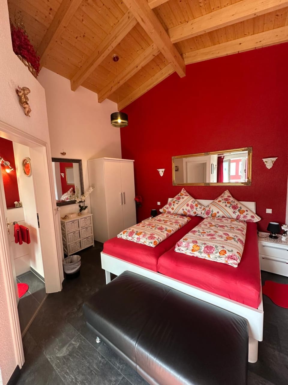 Bed, Photo of the whole room