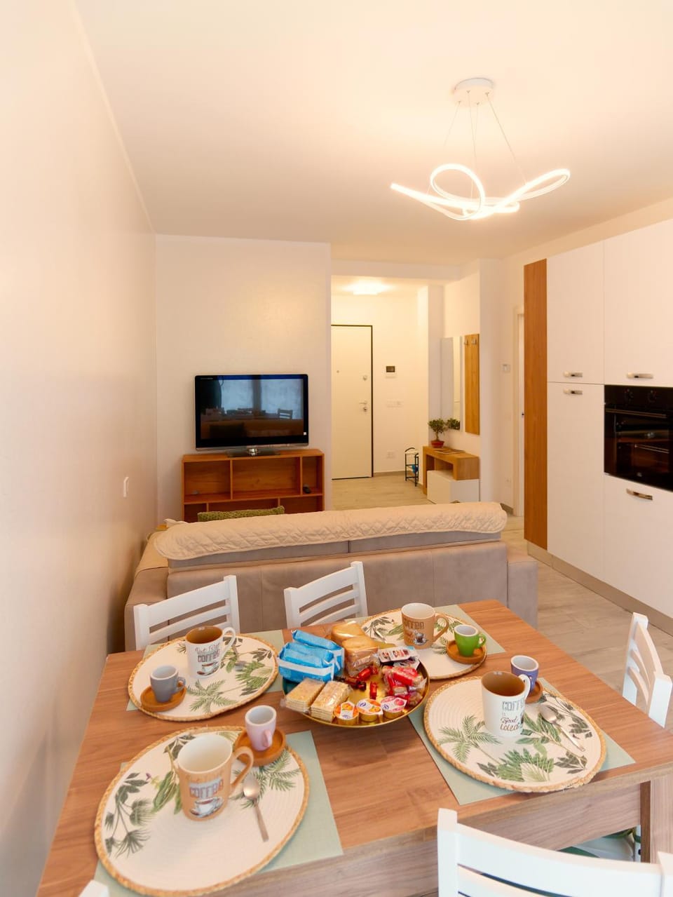 TV and multimedia, Living room, Seating area, Dining area, Evening entertainment