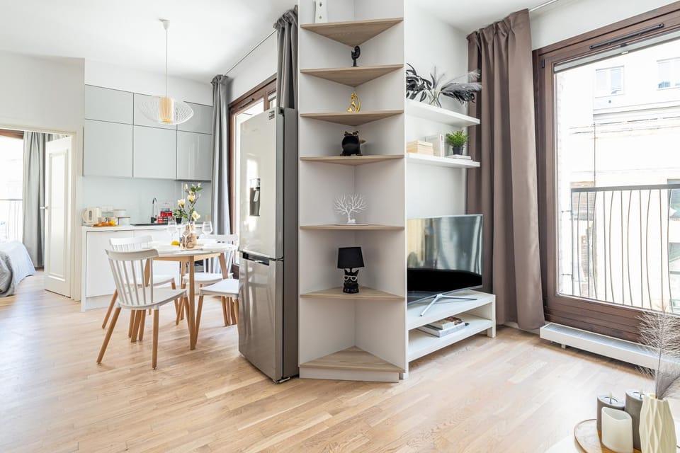 Kitchen or kitchenette, Living room, Seating area, Dining area