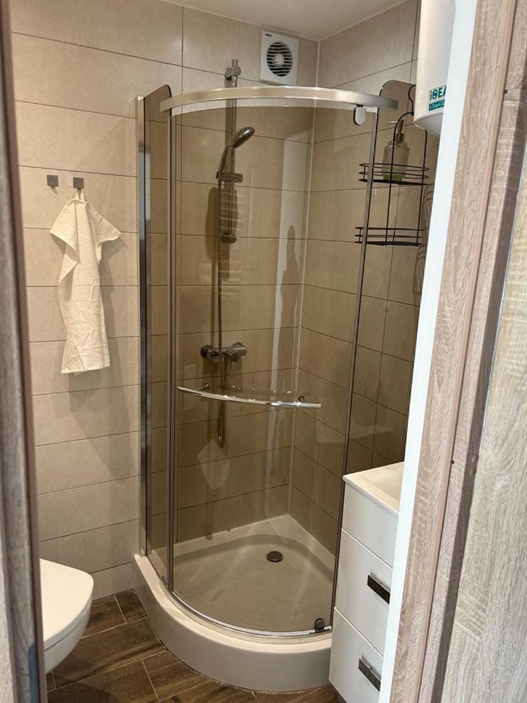 Shower, Bathroom, towels