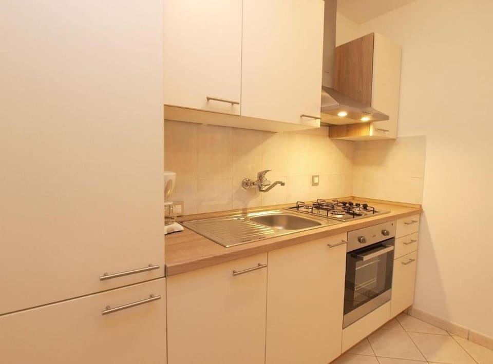 oven, kitchen