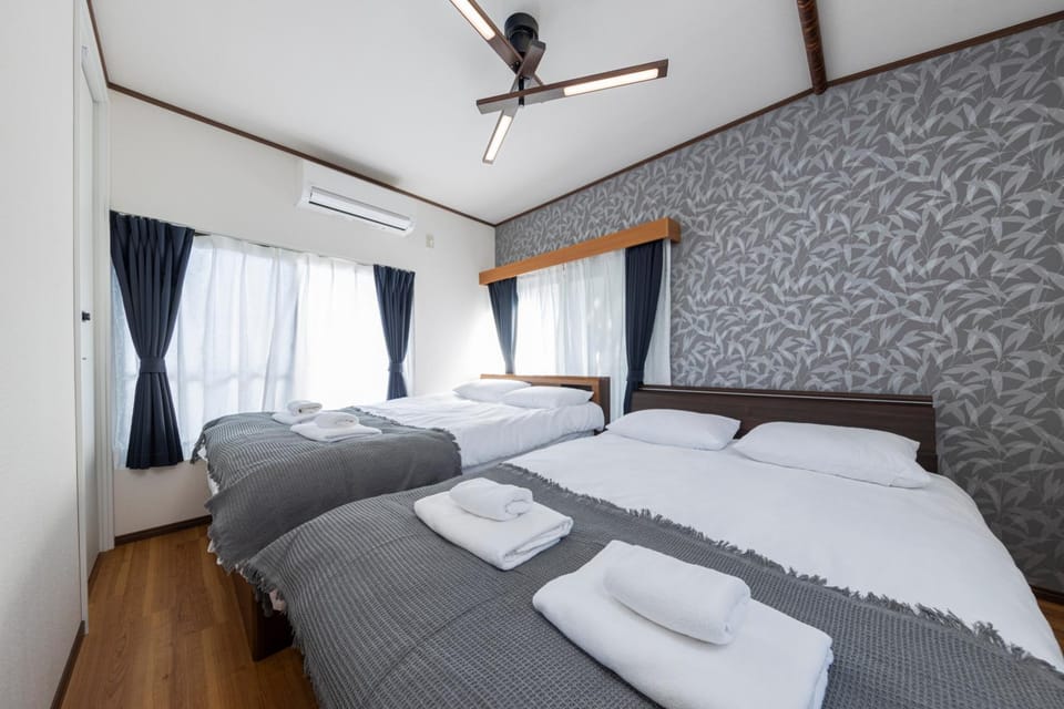 Bed, Photo of the whole room, Bedroom, towels, air conditioner