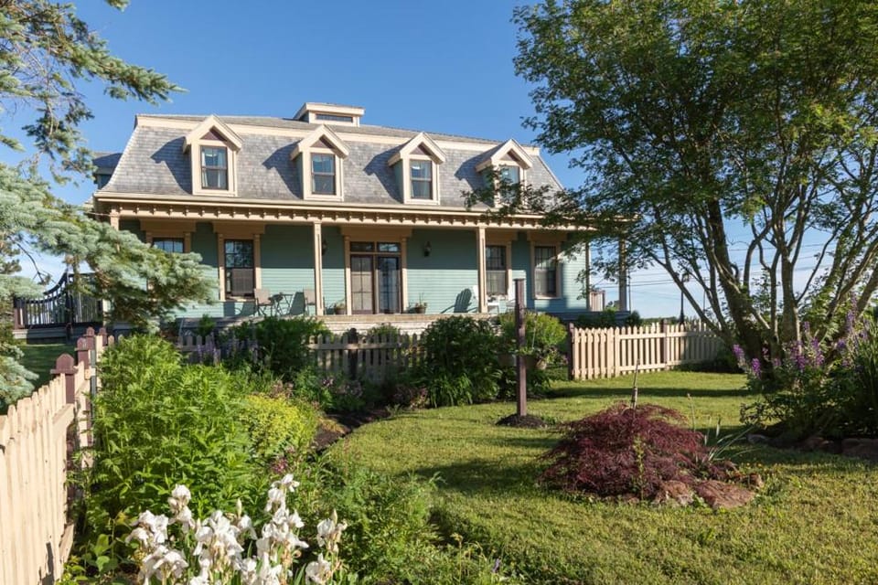 Barachois Inn Bed and Breakfast in Prince Edward County
