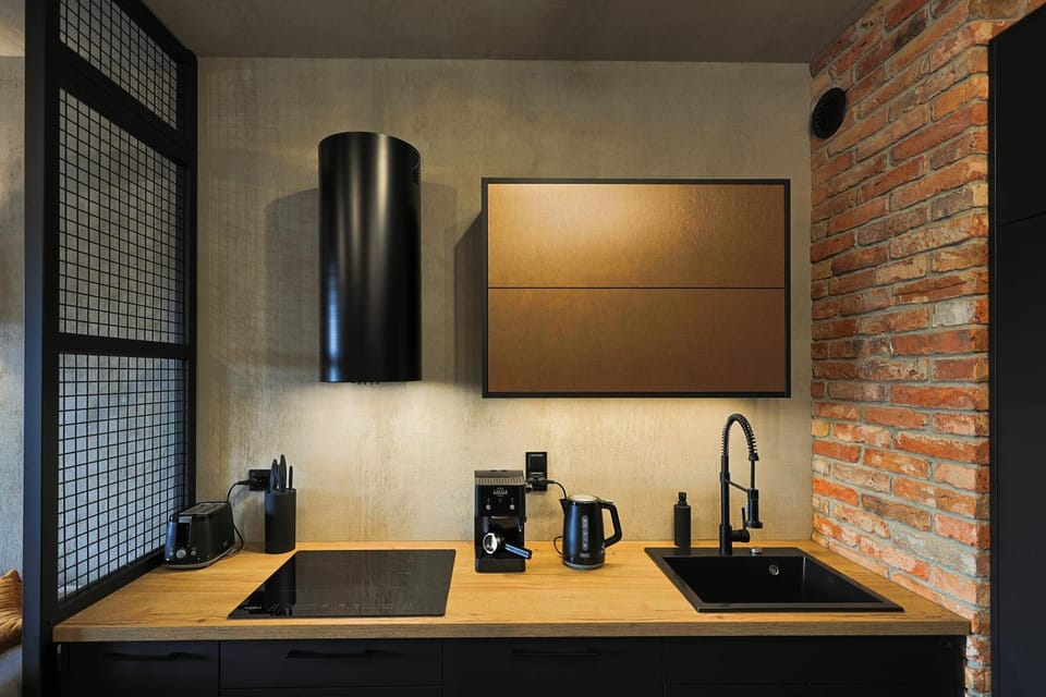 Coffee/tea facilities, Kitchen or kitchenette, stove