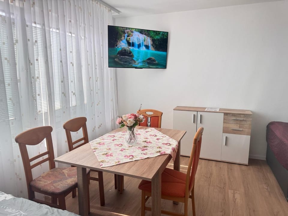 TV and multimedia, Seating area