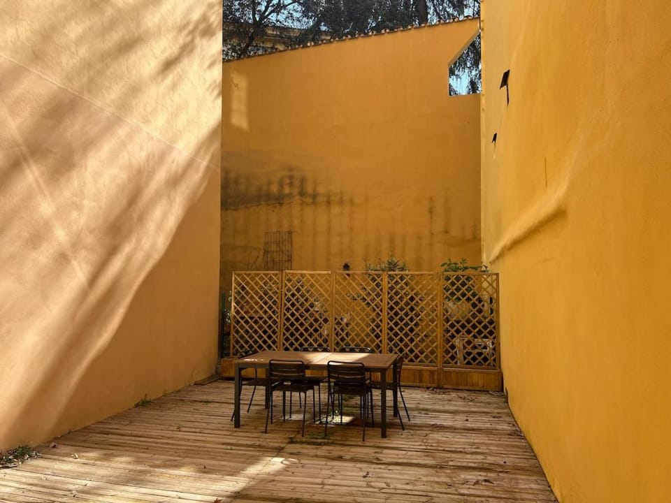 Two-room apartment in historic center with private courtyard Apartment in Bologna