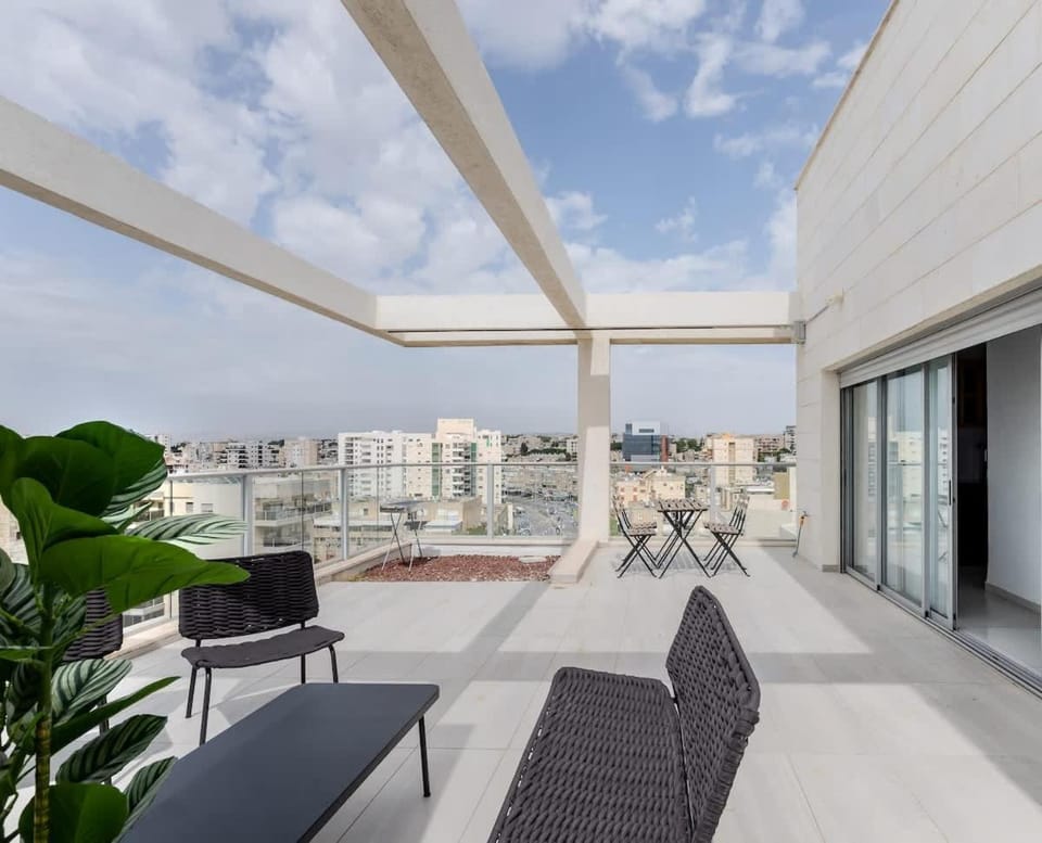 The spectacular tallest penthouse in the city 4-BR Apartment in Haifa District