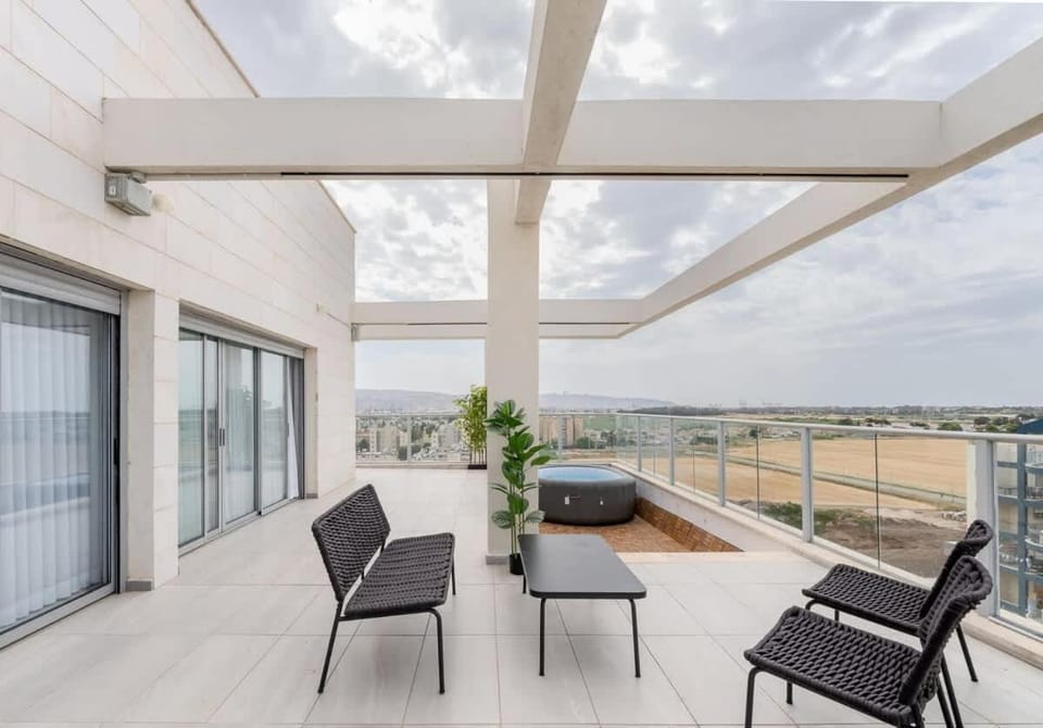 The spectacular tallest penthouse in the city 4-BR Apartment in Haifa District