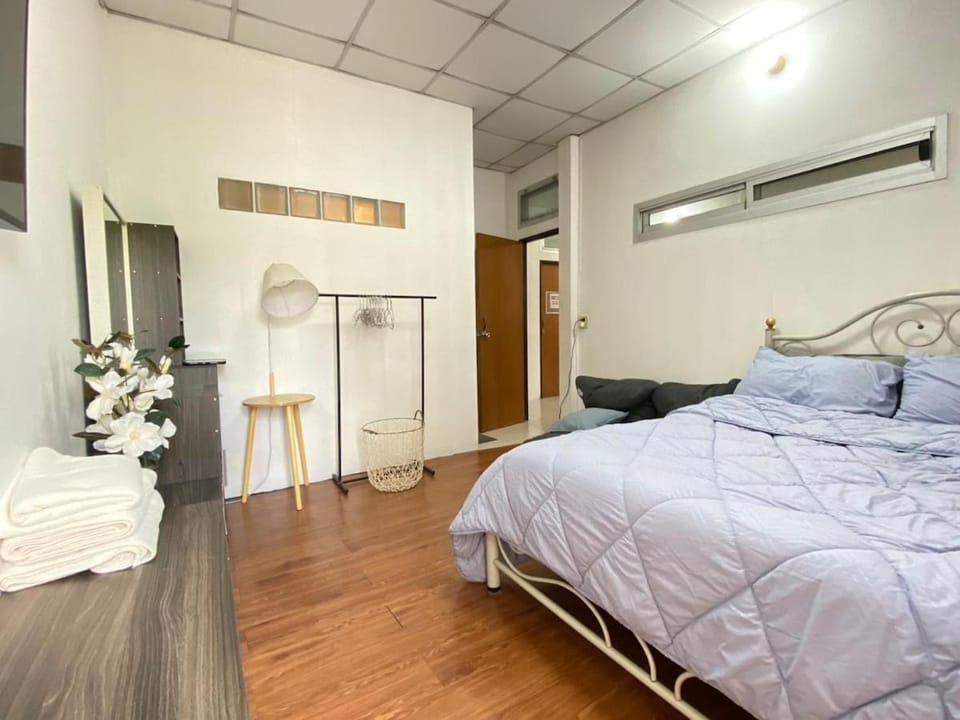 Cheap house 7min next to BTS Kasetsart , 5 bedroom Villa in Bangkok