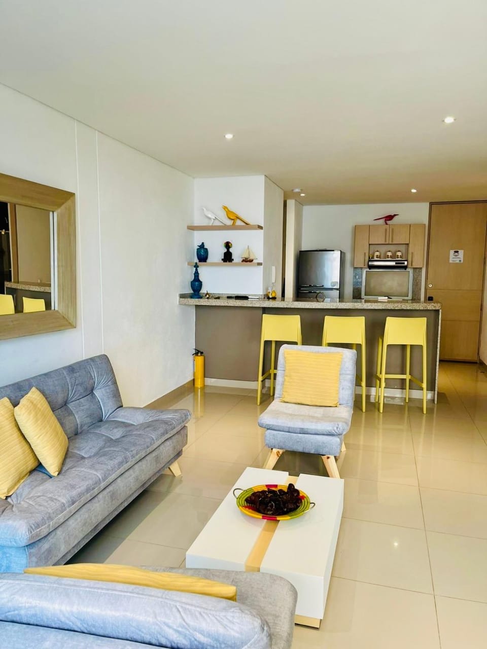 Modern Condo at Seaside Luxury Resort Apartment in Gaira