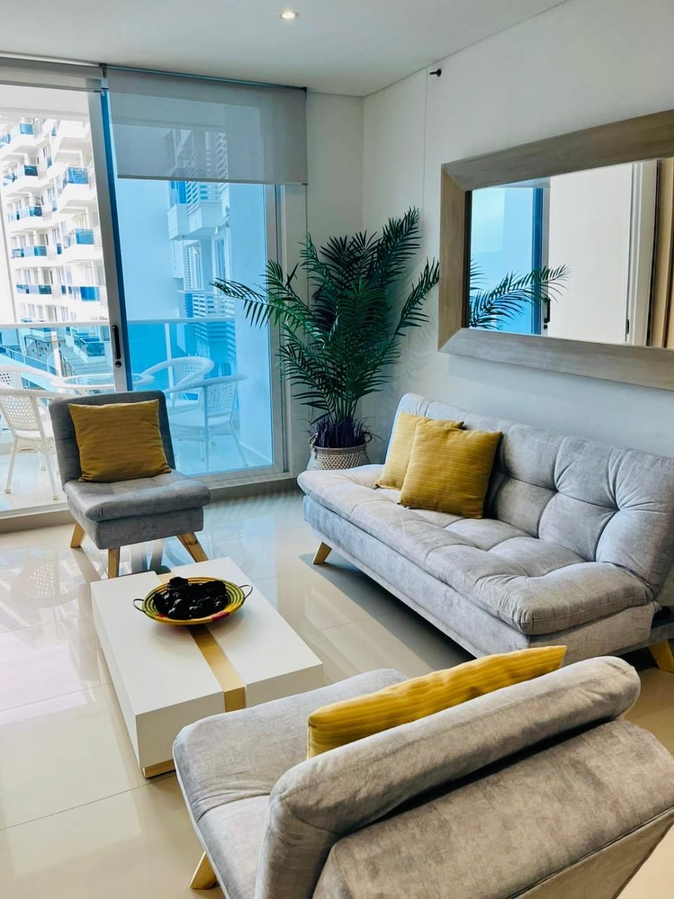 Modern Condo at Seaside Luxury Resort Apartment in Gaira