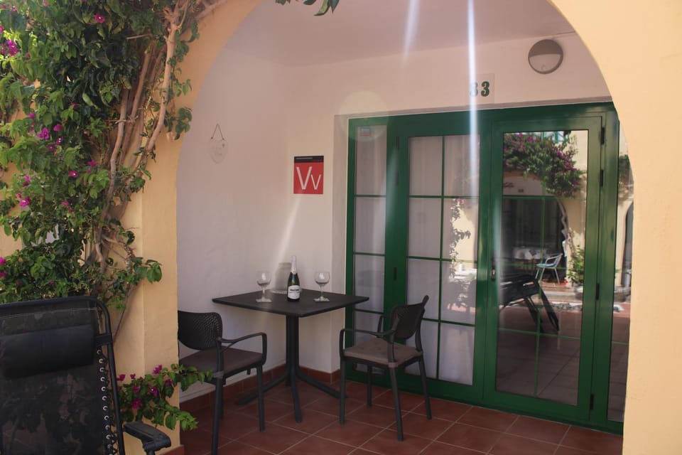 Patio, Facade/entrance