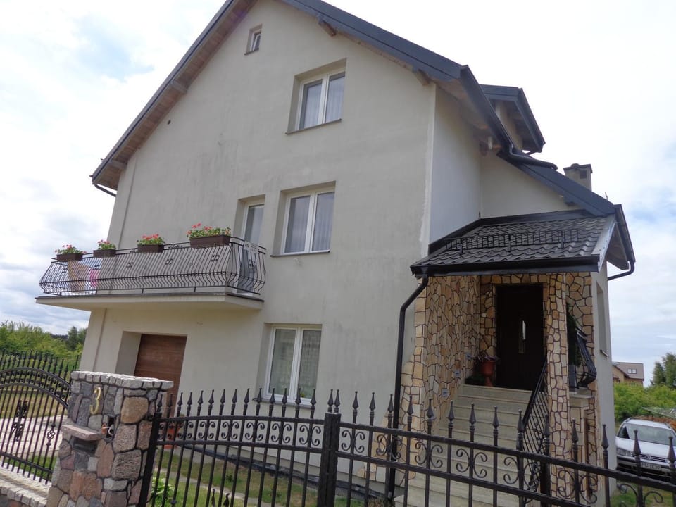 Facade/entrance, Photo of the whole room