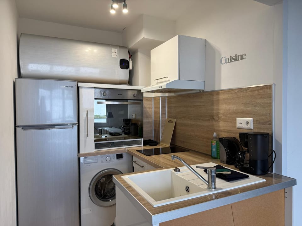 Coffee/tea facilities, Kitchen or kitchenette, oven, stove, washing machine, washing machine, kitchen, kitchen