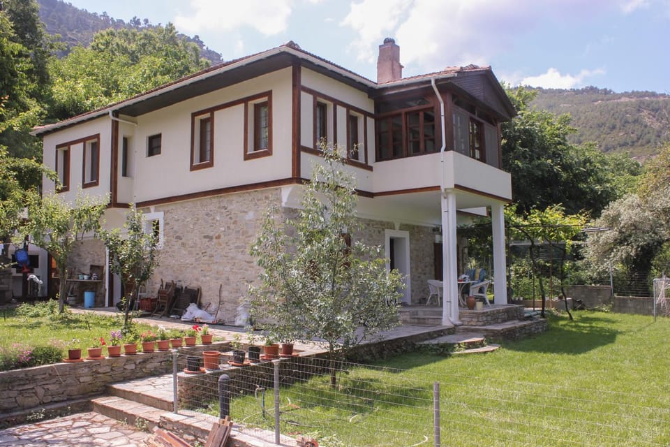 Property building, Garden, Garden view, Mountain view
