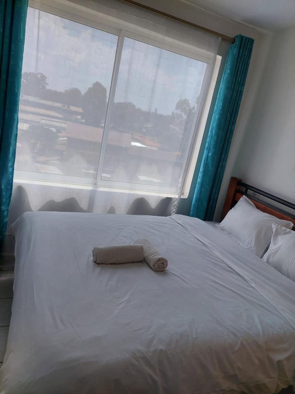 Bed, Bedroom, towels