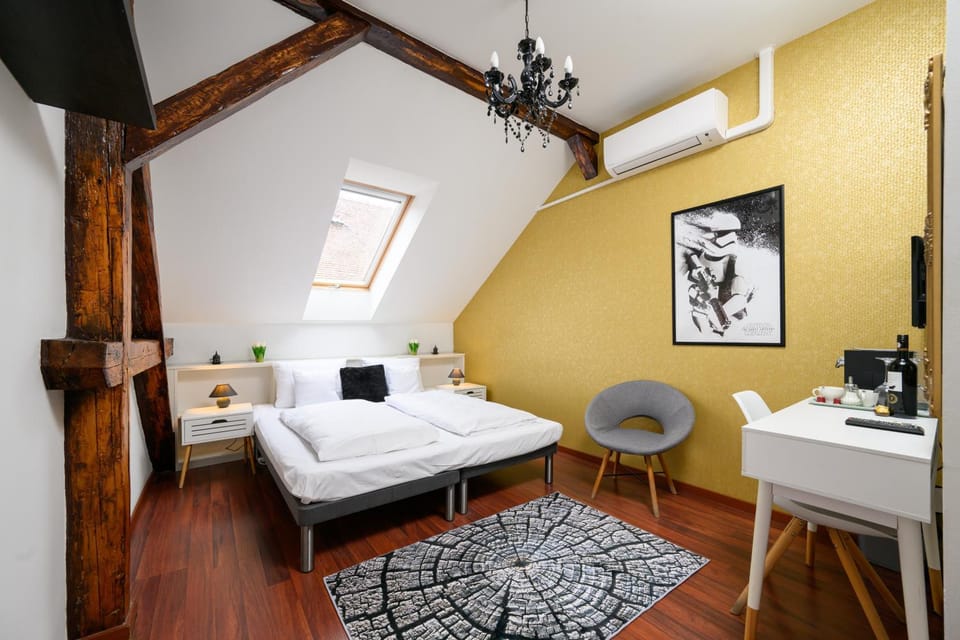 Bed, TV and multimedia, towels, air conditioner
