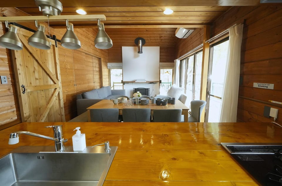 Kitchen or kitchenette, Living room, Seating area, Dining area